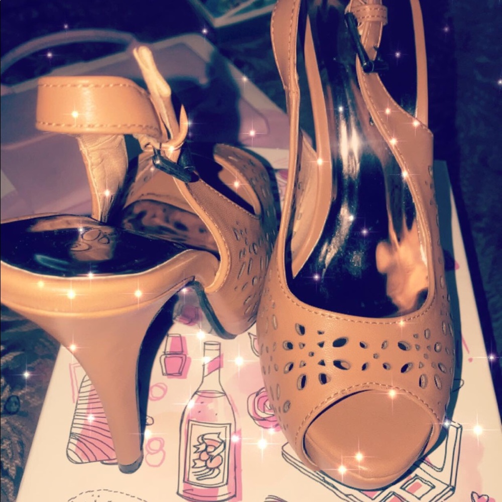 Sling back heels with peep toe